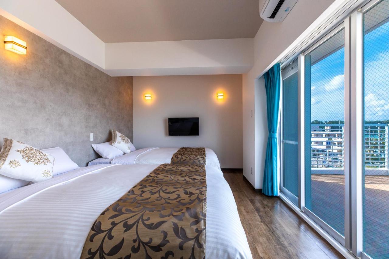 Aparthotel Mr Kinjo 万座ビーチ前 Onna Esterno foto